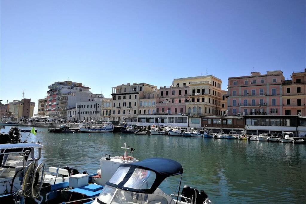 Christy Suite Elegante Appartamento Nel Centro Storico Di Anzio Exterior foto